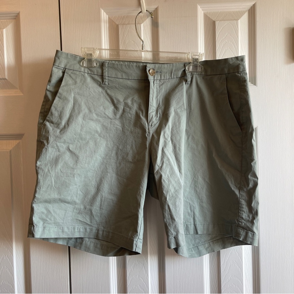 Old Navy Women's Sage Green Shorts